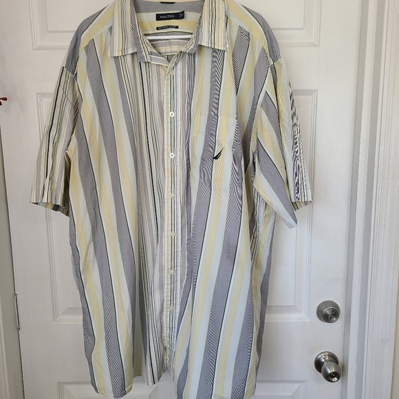 (682) Nautica Men's Classic Short Sleeve Button Down Shirt, 2XLT Color: Striped - Picture 4 of 14